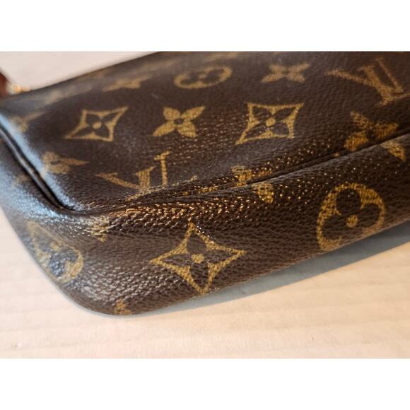 Louis Vuitton Pochette Accessoires Monogram Canvas Shoulder Bag Vintage LV - Picture 9 of 15